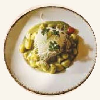 Spenótos gnocchi reszelt sajttal, mély tányéron